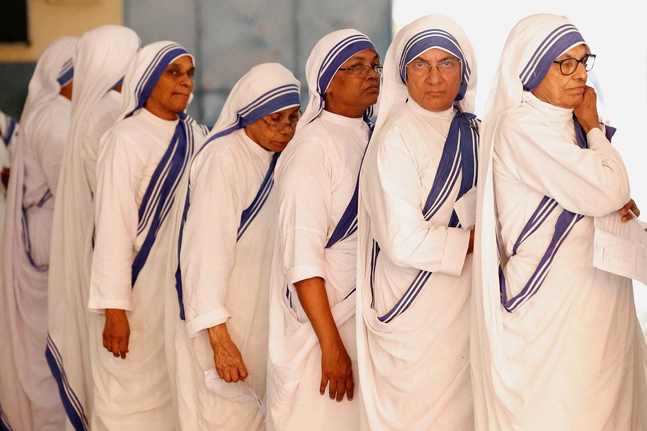 Индийские монахини на избирательном участке в Калькутте, Индия, 1 июня 2024 года 
