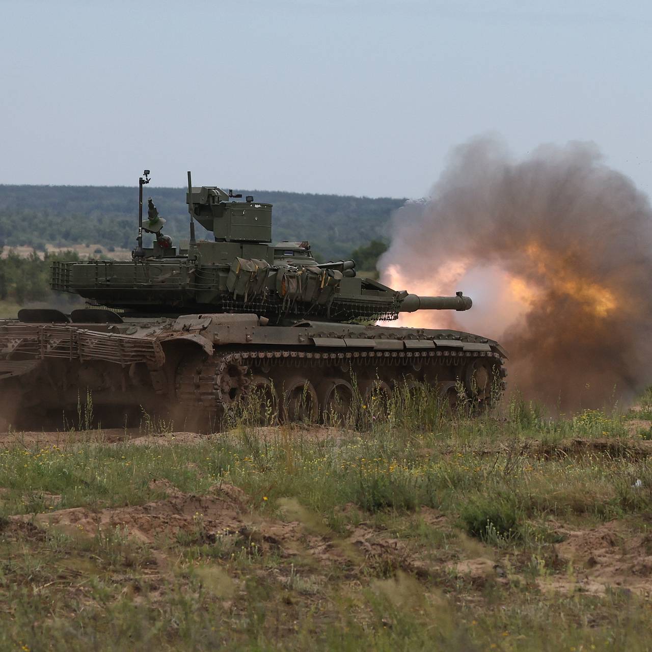 Танки и военнослужащие вышли на полигоны в 12 российских регионах:  Политика: Россия: Lenta.ru