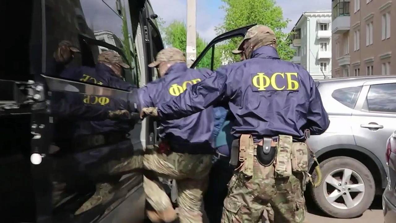 ФСБ нашла у украинских агентов три бомбы и взрывчатку из Великобритании:  Полиция и спецслужбы: Силовые структуры: Lenta.ru