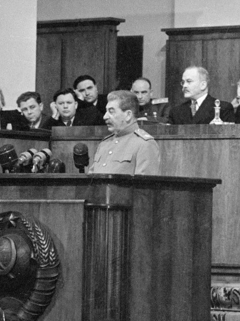 Иосиф Сталин на заседании Моссовета, 1 октября 1944 года 