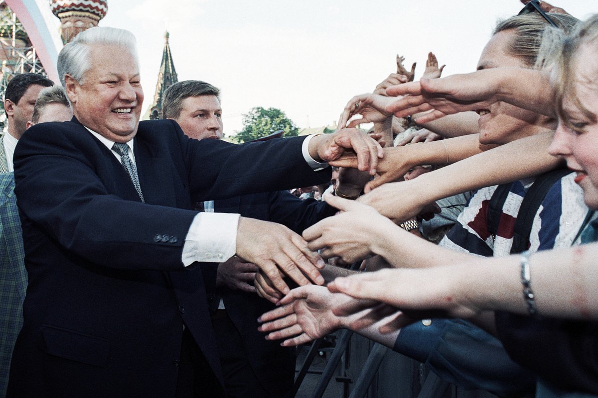 Ельцин общается с россиянами на концерте в честь Дня независимости России 12 июня 1996 года 