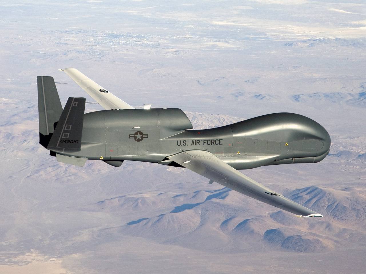 Беспилотник США RQ-4B Global Hawk над Черным морем: временно исчезал к  карт, изменил привычный маршрут: Политика: Мир: Lenta.ru