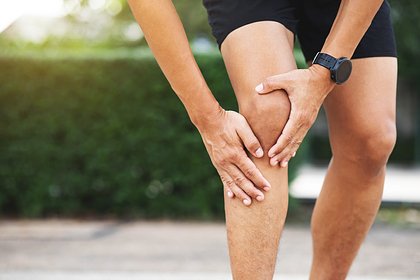The doctor named the four best exercises for knee pain