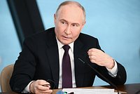 «Вы сбрендили совсем что ли? Тупые, как этот стол» Путин ответил на заявления о том, что Россия хочет напасть на НАТО