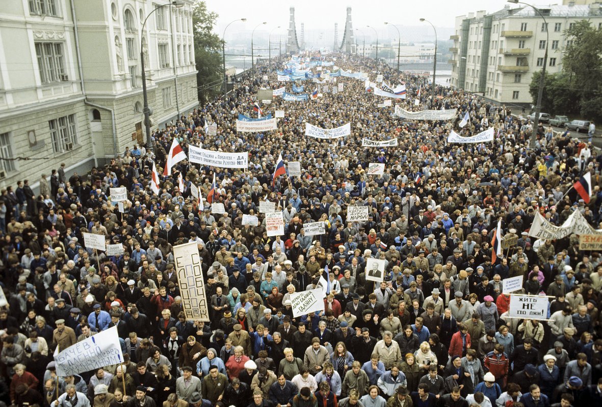 Митинг с требованием отставки союзного правительства и в поддержку программы «500 дней». Москва, 16 сентября 1990 года