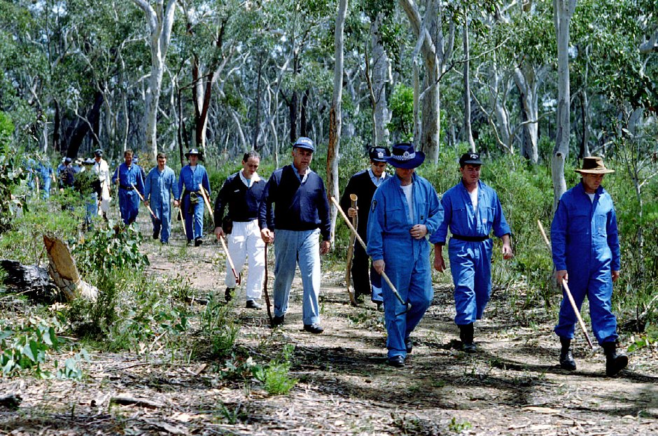 Полиция покидает лес Белангло после обнаружения еще двух жертв Айвана Милата

