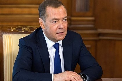 Медведев назвал Шольца ничтожеством и призвал его покаяться