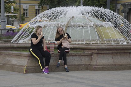 Россиянам рассказали об опасности употребления мороженого в жару