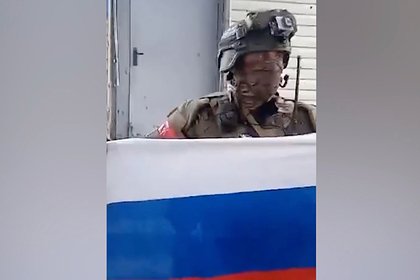 Появилось фото флага России в центре взятого под контроль села в Сумской области