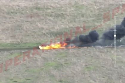 Российский военный спас охваченную огнем технику после прилета дрона