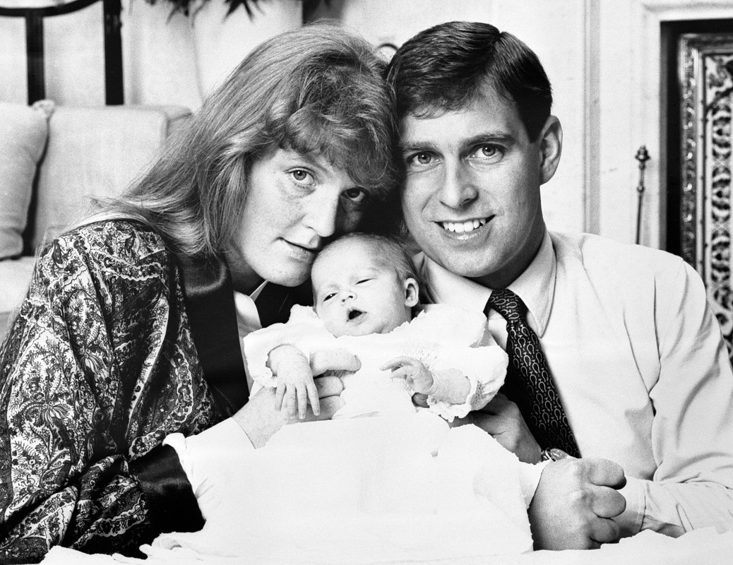 Сара Фергюсон и принц Эндрю с дочерью Беатрисой, 1988 год