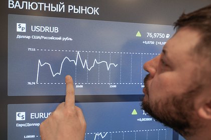Обменники в Москве резко подняли курс наличного доллара
