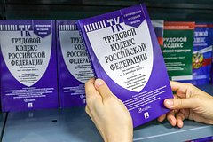 Россиян предложили защитить от зарплат на руки ниже МРОТ. Какие уловки сегодня применяют недобросовестные работодатели?