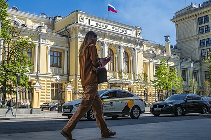 Центробанк пообещал сохранить курс рубля единым и рыночным