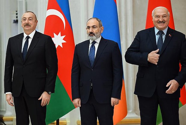 Президент Азербайджана Ильхам Алиев, премьер-министр Армении Никол Пашинян и президент Белоруссии Александр Лукашенко