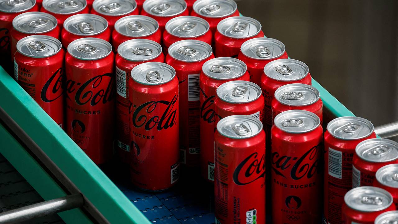 Coca-Cola начала повторную регистрацию своих товарных знаков в России:  Бизнес: Экономика: Lenta.ru