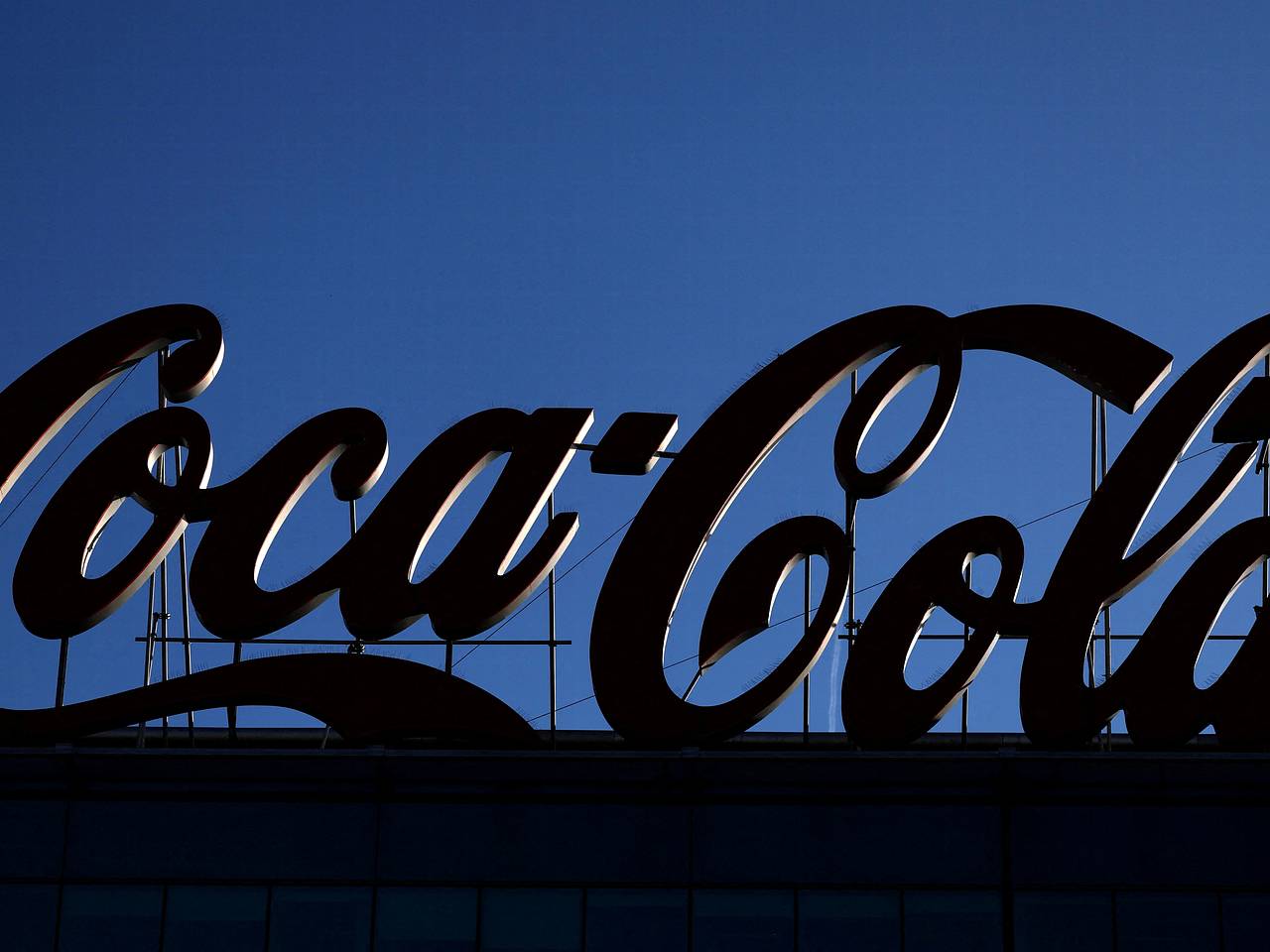 Coca-Cola снова регистрирует свои товарные знаки в России. Вернется ли  американская газировка на рынок?: Рынки: Экономика: Lenta.ru