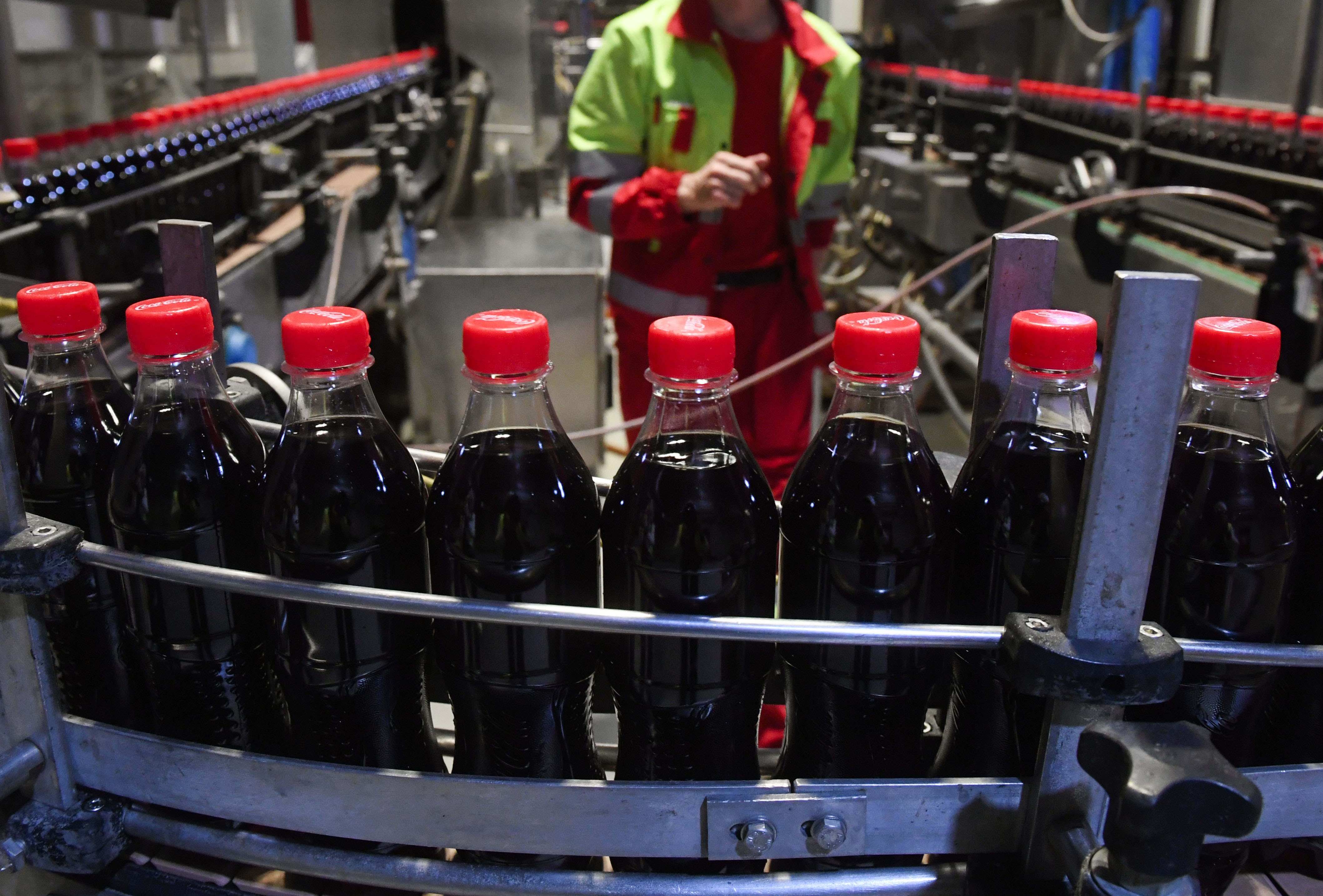 Coca-Cola снова регистрирует свои товарные знаки в России. Вернется ли  американская газировка на рынок?: Рынки: Экономика: Lenta.ru