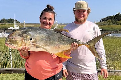 Девушка поймала огромную рыбу и побила 43-летний рекорд