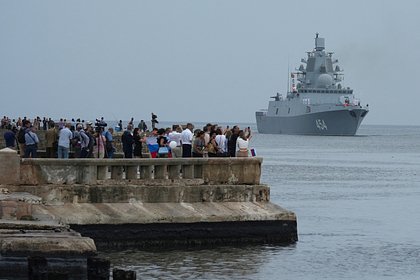 На борт российского фрегата захотели подняться около тысячи кубинцев