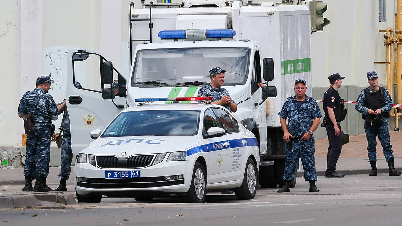 Спецназ освободил заложников в СИЗО Ростова-на-Дону: подробности  освобождения, причины захвата, расследование: Следствие и суд: Силовые  структуры: Lenta.ru