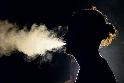 Россиян предупредили об опасных последствиях курения вейпов
