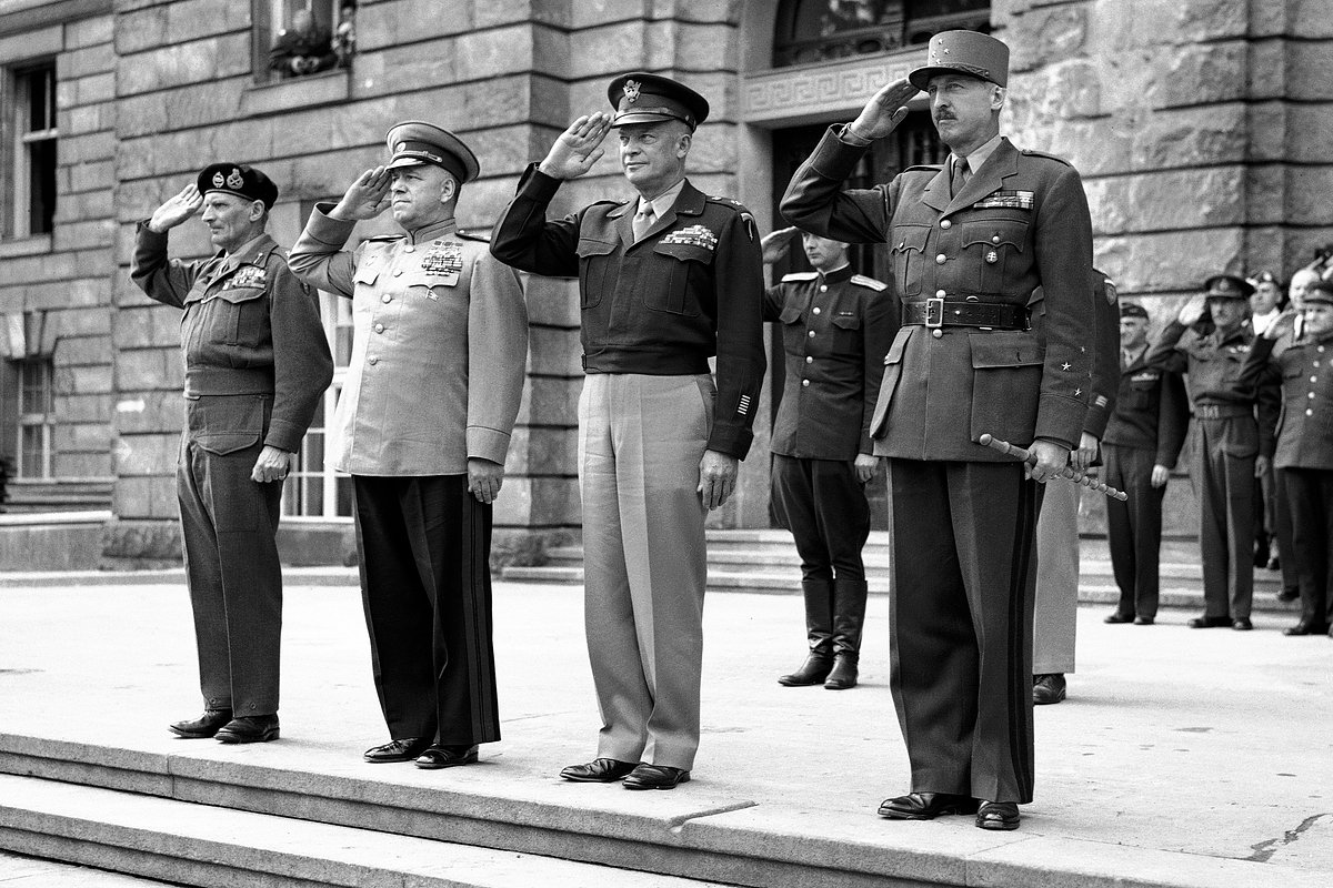 Бернард Монтгомери, Георгий Жуков, Дуайт Эйзенхауэр и Мари Кениг в Берлине, 3 сентября 1945 года