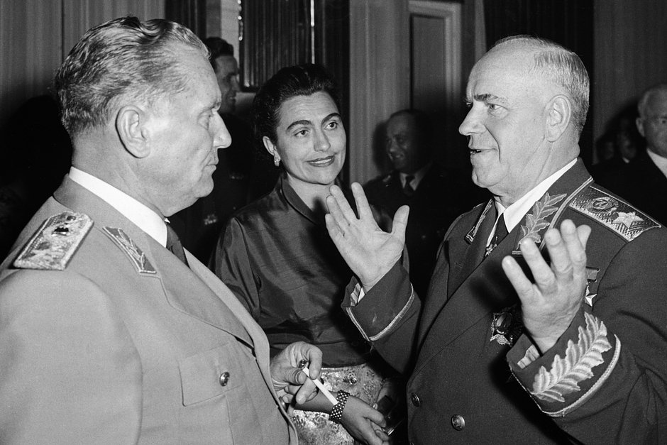 Жуков беседует с Иосипом Броз Тито и его супругой Йованкой в Любляне, 17 октября 1957 год