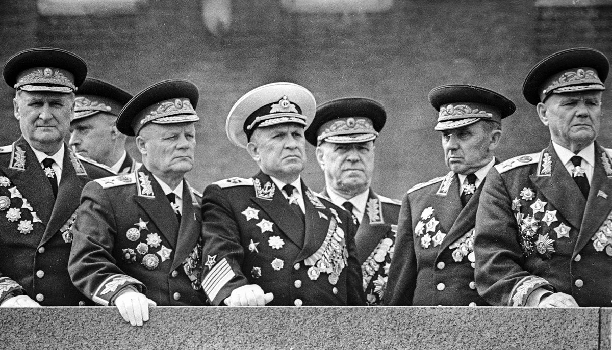 Жуков, лидер компартии Чехословакии Антонин Новотный и другие товарищи в Кремле, 1965 год