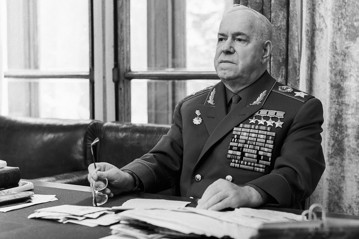 Маршал Георгий Жуков в рабочем кабинете, 1971 год
