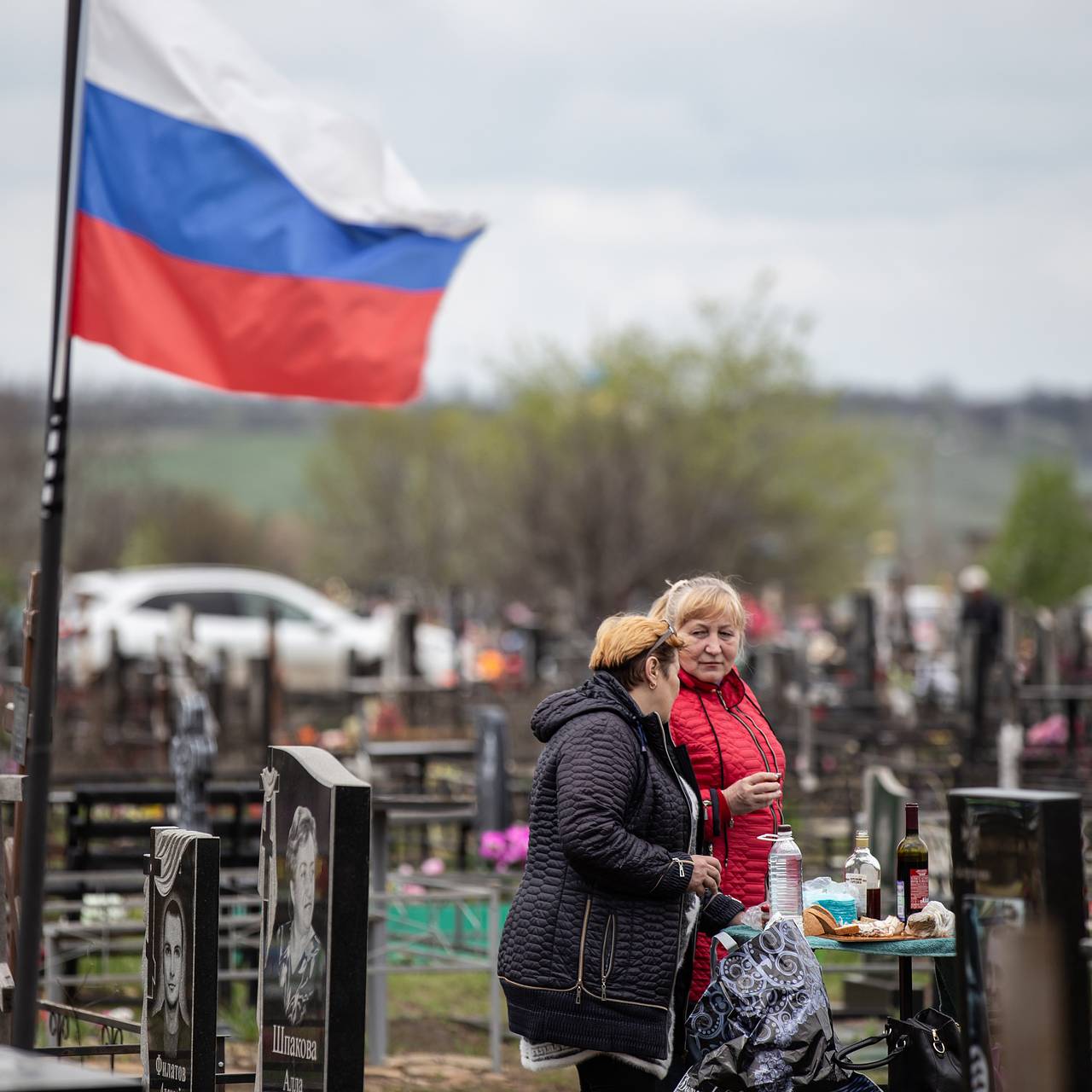 Свежие могилы бойцов СВО сгорели в российском регионе: Происшествия:  Россия: Lenta.ru