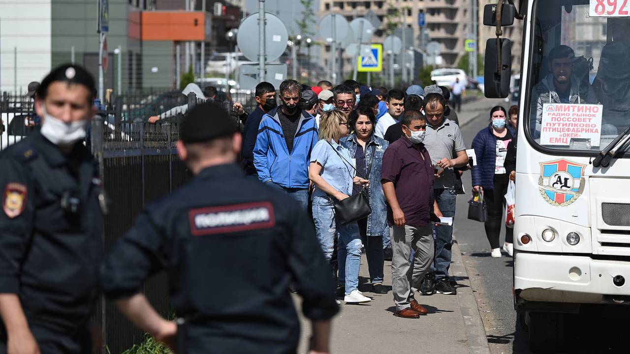 Подсчитано число высланных из России с начала года иностранцев: Полиция и  спецслужбы: Силовые структуры: Lenta.ru