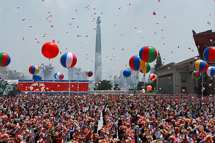 Ким Чен Ын устроил для Путина парад с шарами и конями