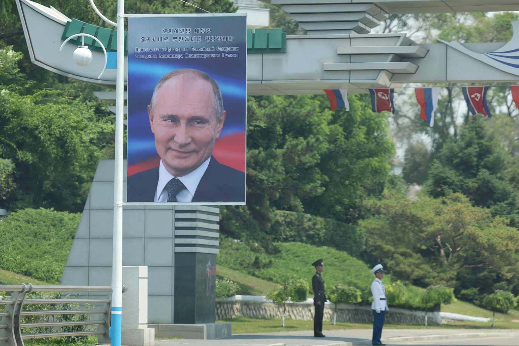 Визит Путина в Северную Корею: что обсуждали на переговорах, какие решения  приняли: Политика: Мир: Lenta.ru