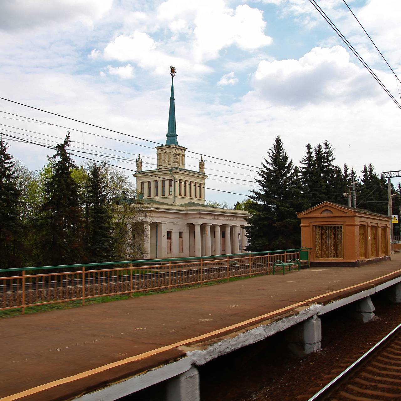 Россиянам предложили купить построенный в честь Ленина вокзал: Городская  среда: Экономика: Lenta.ru