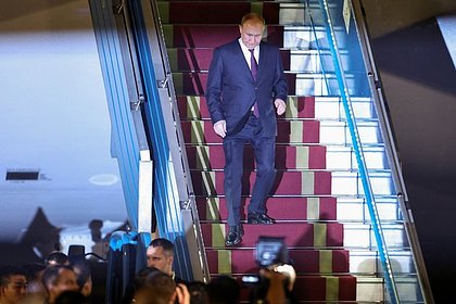 Путин прибыл в президентский дворец во Вьетнаме