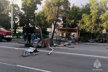 Взрыв разрушил торговый павильон в российском городе