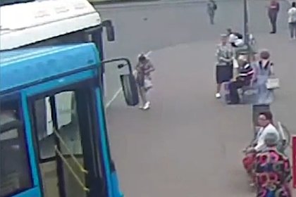 Автобус задавил женщину на автовокзале в российском городе и попал на видео