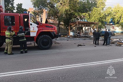 Последствия разнесенной взрывом постройки у больницы в российском городе попали на видео