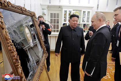 Ким Чен Ын подарил Путину его портрет и бюст с пожеланиями здоровья