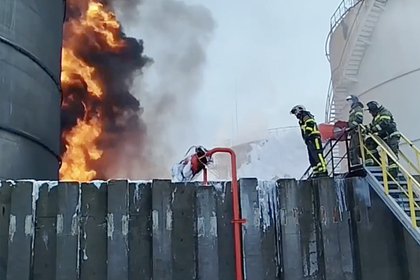 В Ростовской области потушили начавшийся после атаки БПЛА пожар на нефтебазе