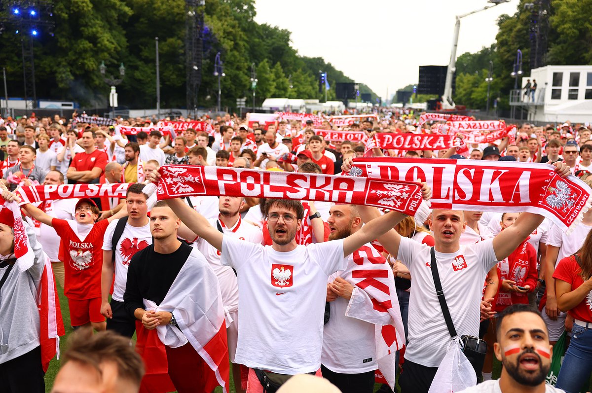 Фанаты сборной Польши