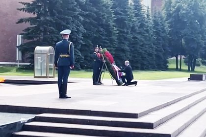 Путин возложил цветы к Могиле Неизвестного Солдата в Москве
