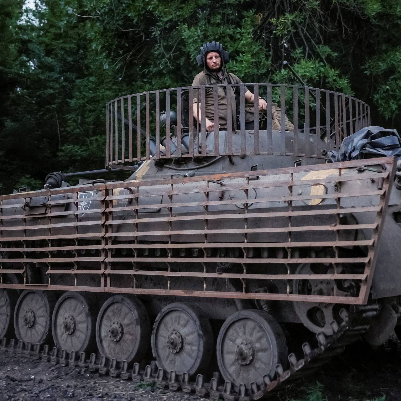 Украинские военные атаковали своего сослуживца из-за попытки сдаться в  плен: Украина: Бывший СССР: Lenta.ru