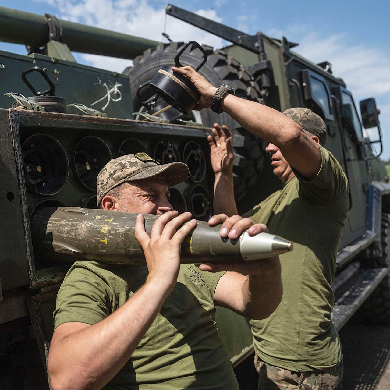 ВСУ обстреляли Донецк и Горловку снарядами натовского калибра: Украина:  Бывший СССР: Lenta.ru