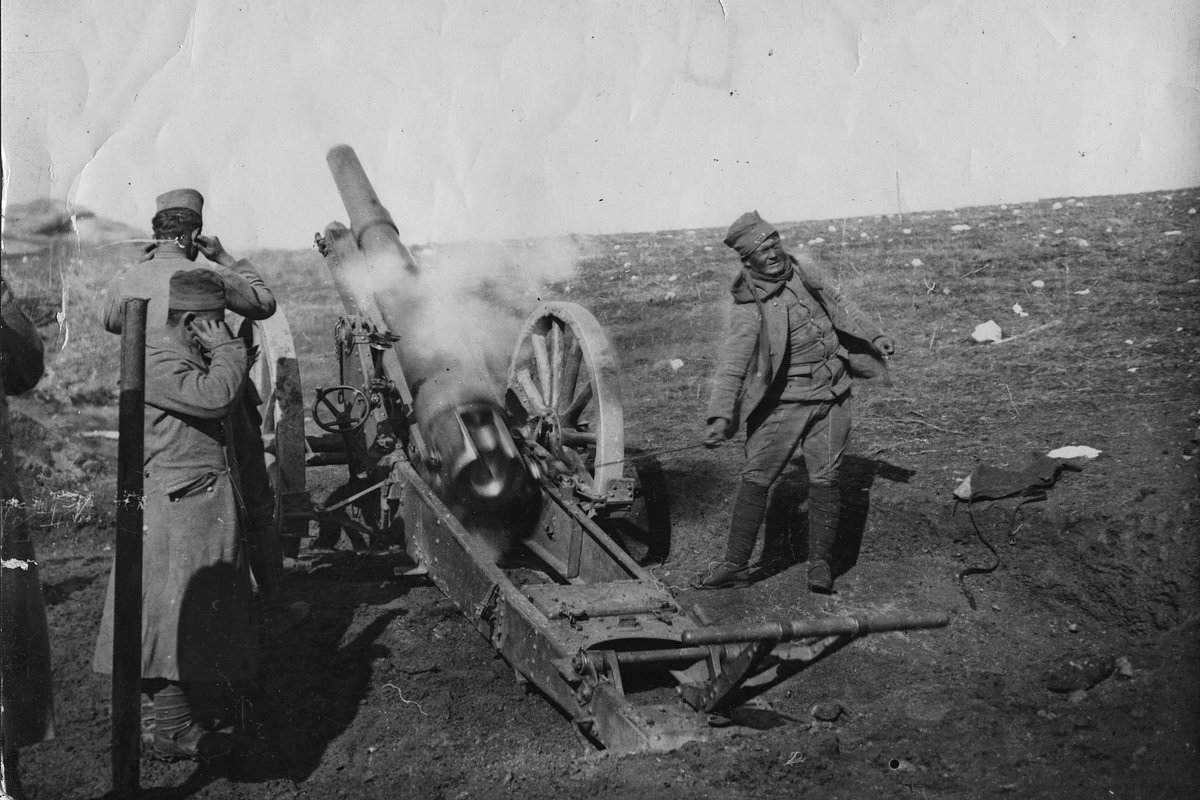 Сербская артиллерия в бою на равнине Косово, 1915 год