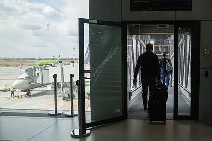 Расстроенный отсутствием билетов на рейс россиянин устроил дебош в аэропорту