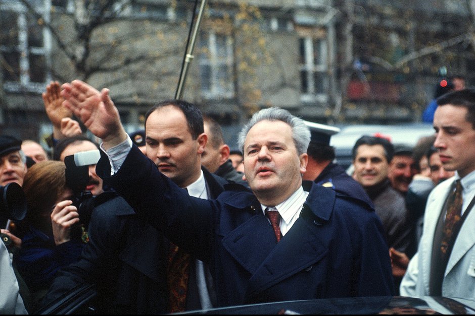 Президент Сербии Слободан Милошевич с визитом в Крушеваце, Черногория, 17 декабря 1992 года