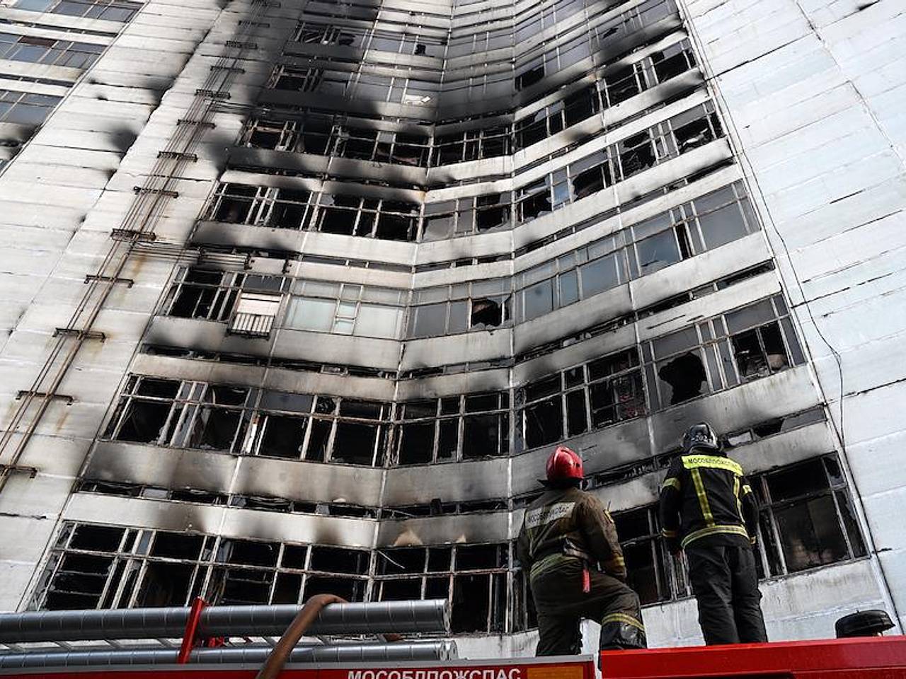 Следователи нагрянули с обысками к компаниям из сгоревшего во Фрязино  здания: Следствие и суд: Силовые структуры: Lenta.ru