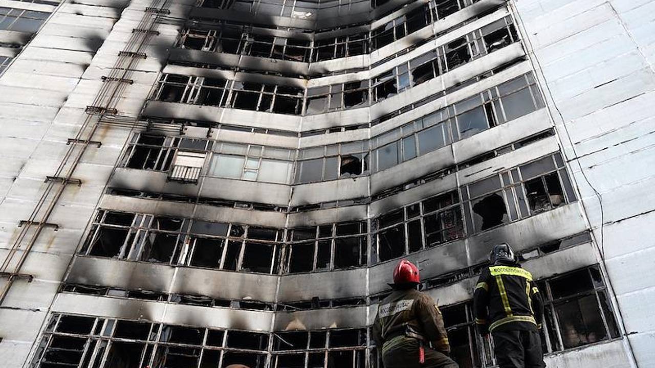 Следователи нагрянули с обысками к компаниям из сгоревшего во Фрязино  здания: Следствие и суд: Силовые структуры: Lenta.ru